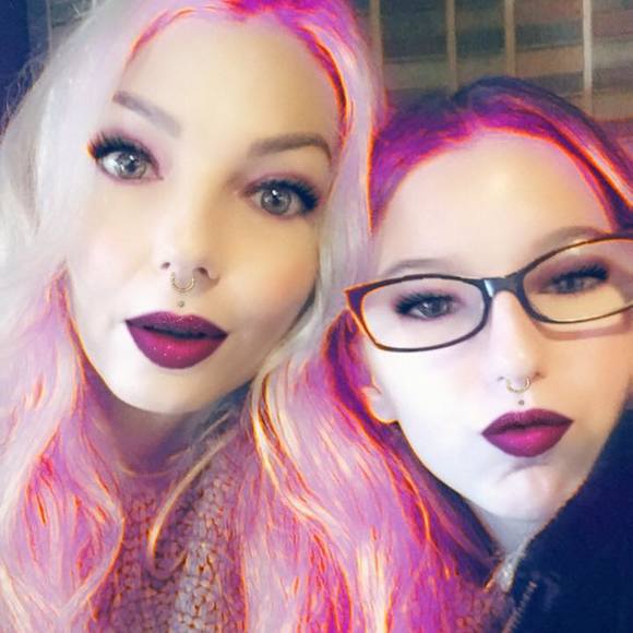 Meet your Posher, Tiffany - Picture 1 of 1